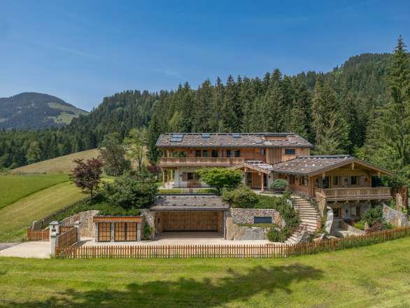 The "Eichenhof" in a unique panoramic location and partially designated as a holiday home