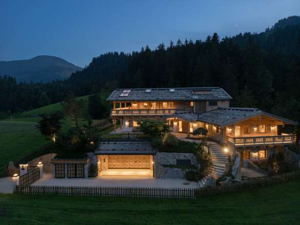 The "Eichenhof" in a unique panoramic location and partially designated as a holiday home