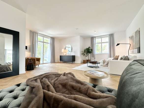 Exquisite penthouse in a Döbling cottage villa