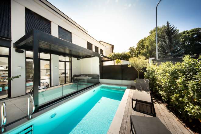 Exceptional semi-detached house with pool